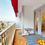 Grand 2 Pieces Climatise Avec Terrasse Et Garage Prive Pres De La - Fr-1-196-311 Menton
