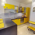 Grand 2 Pieces Climatise Avec Terrasse Et Garage Prive Pres De La - Fr-1-196-311 Apartment Menton