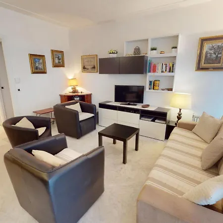 Апартаменти Grand 2 Pieces Climatise Avec Terrasse Et Garage Prive Pres De La - Fr-1-196-311 Мантон