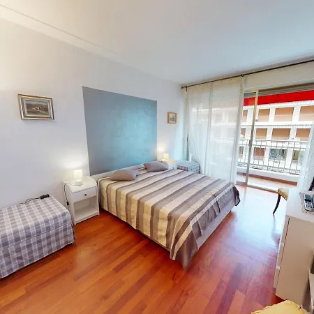 Grand 2 Pieces Climatise Avec Terrasse Et Garage Prive Pres De La - Fr-1-196-311 * Μεντόν