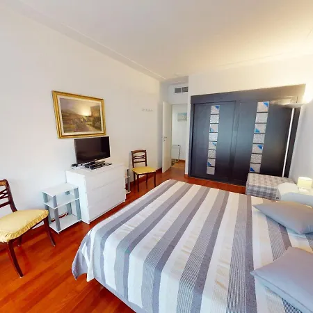 Grand 2 Pieces Climatise Avec Terrasse Et Garage Prive Pres De La - Fr-1-196-311 * Μεντόν