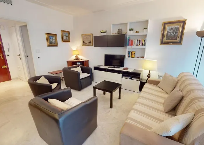 Апартаменти Grand 2 Pieces Climatise Avec Terrasse Et Garage Prive Pres De La - Fr-1-196-311 Мантон