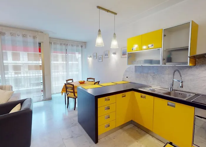 Grand 2 Pieces Climatise Avec Terrasse Et Garage Prive Pres De La - Fr-1-196-311 Апартаменти *