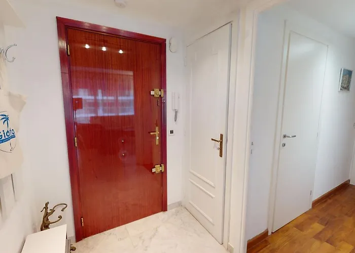 Апартаменти Grand 2 Pieces Climatise Avec Terrasse Et Garage Prive Pres De La - Fr-1-196-311 Мантон