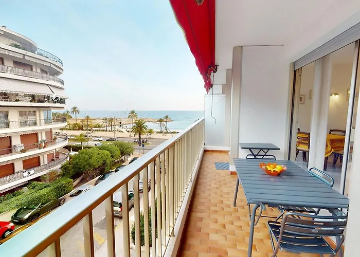 Grand 2 Pieces Climatise Avec Terrasse Et Garage Prive Pres De La - Fr-1-196-311 * Μεντόν