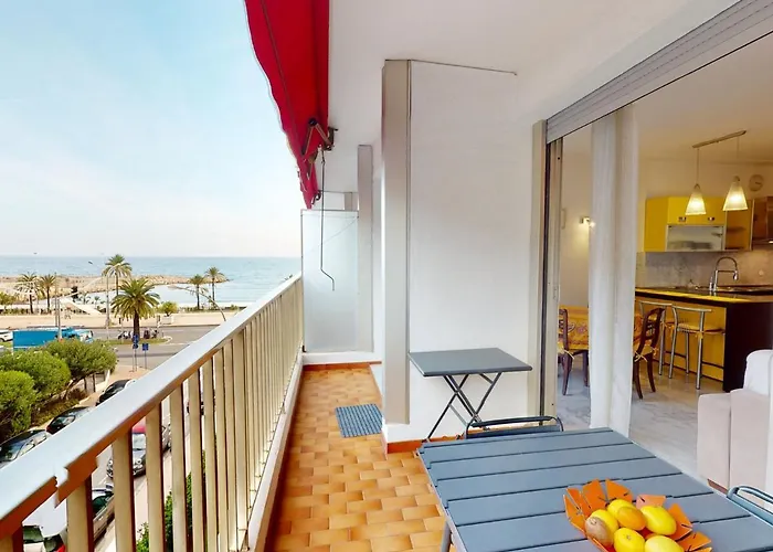 Grand 2 Pieces Climatise Avec Terrasse Et Garage Prive Pres De La - Fr-1-196-311 Menton